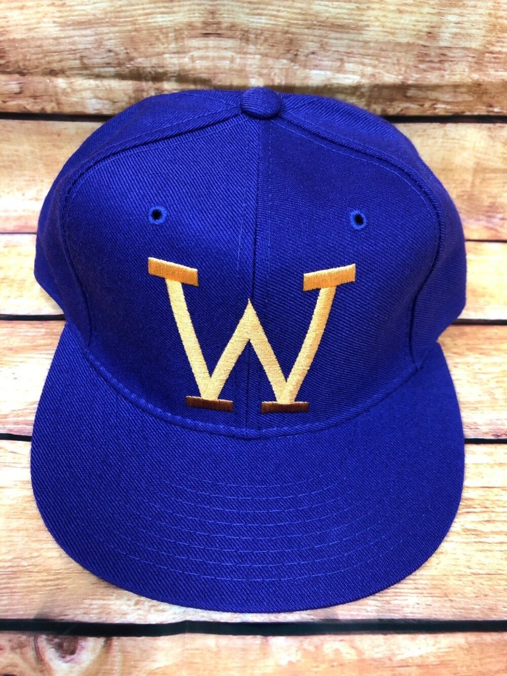 NOS Vintage 6 3/4 Fitted University of Washington Huskies New Era Purple  Hat Ca